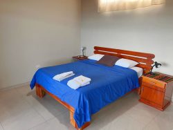 Habitacion matrimonial en Hostal Cattleya Isla San Cristobal Galapagos