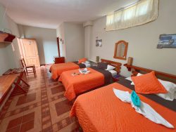 Habitacion triple en Hostal Cattleya Isla San Cristobal Galapagos