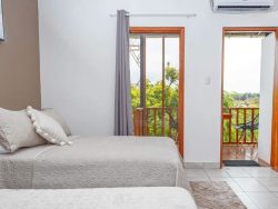 Habitacion doble con balcon en el Hotel Ayre Isla Santa Cruz